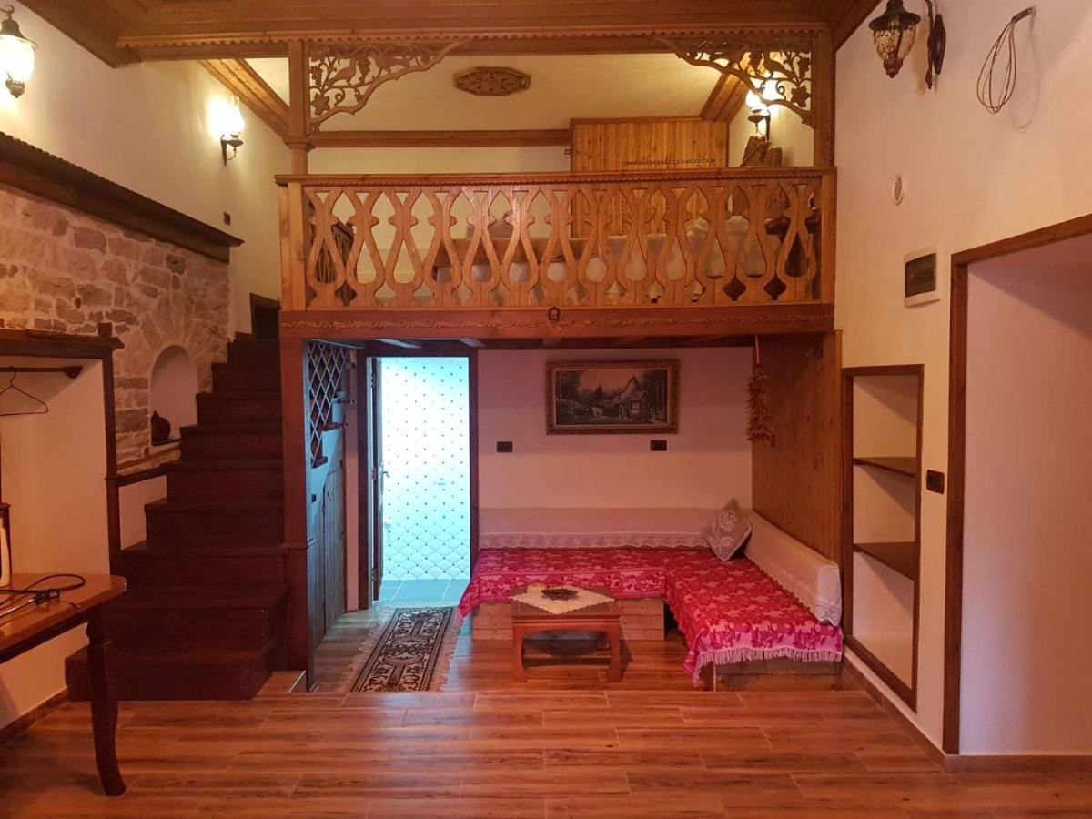 Riva Guest House Gjirokastër Buitenkant foto