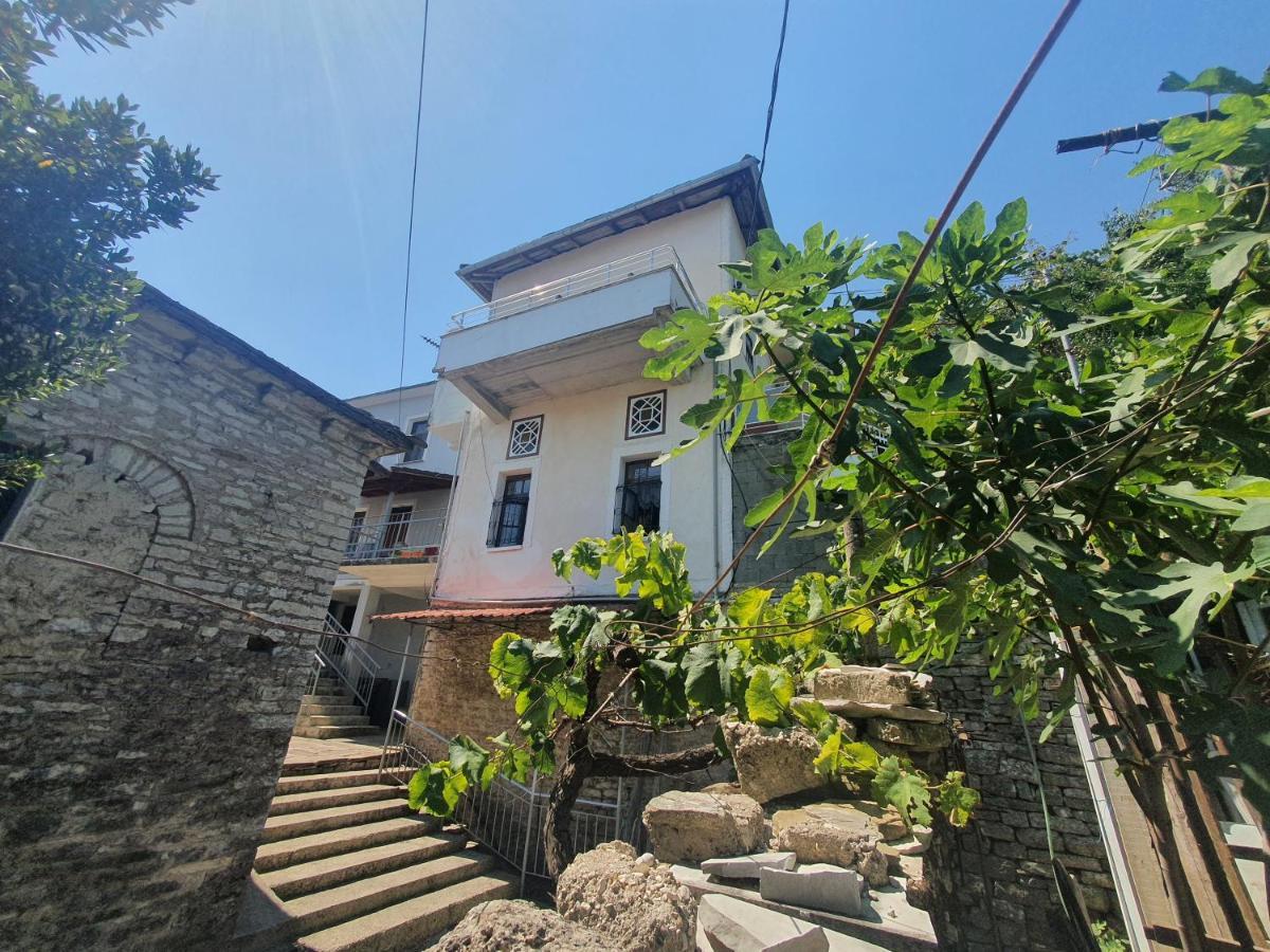 Riva Guest House Gjirokastër Buitenkant foto